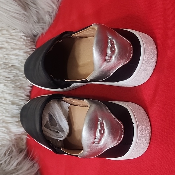 UGG Cas Black Slip-On Sneakers - Picture 4 of 9